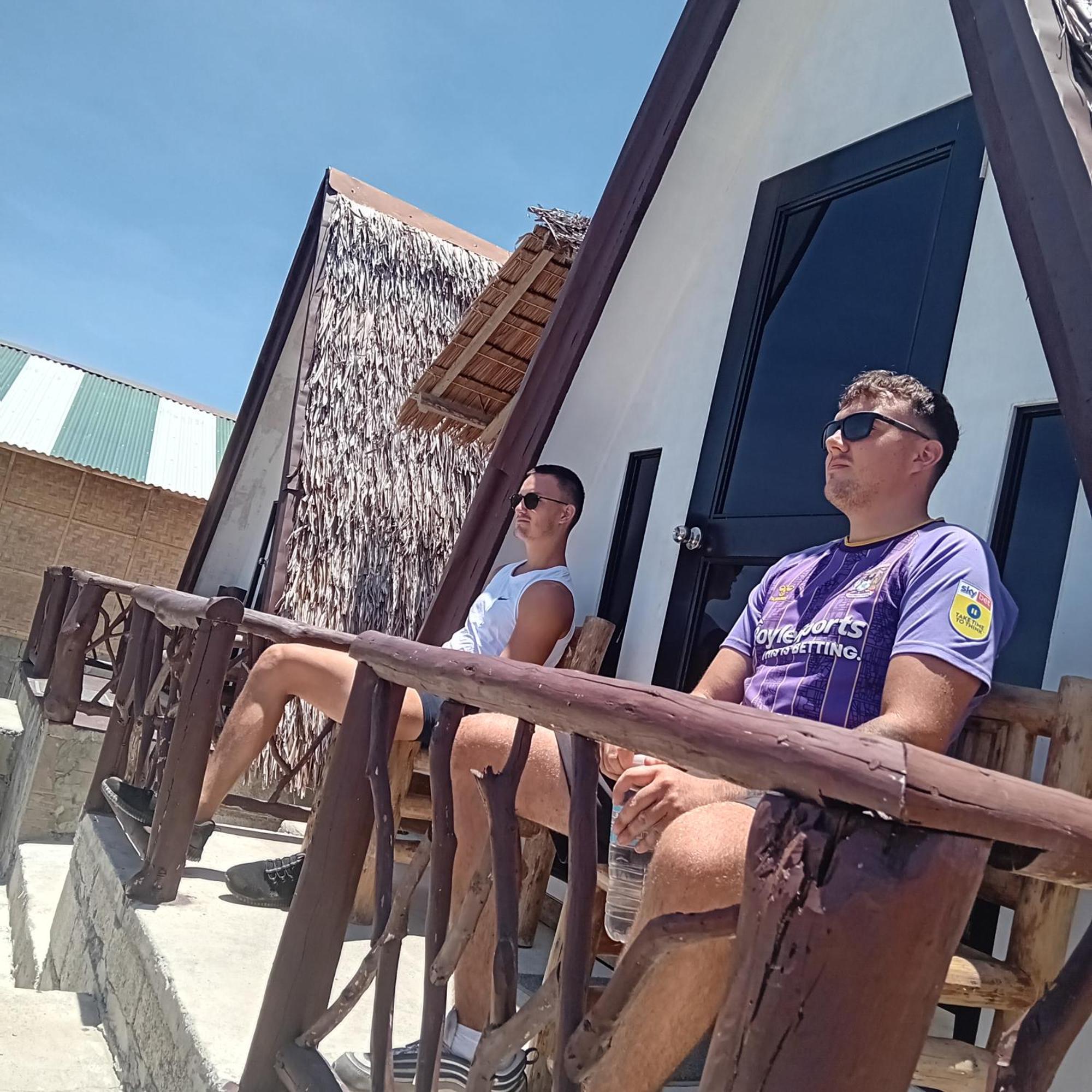 Thornton'S Sea View Cafe & Guesthouse Siquijor Exterior foto